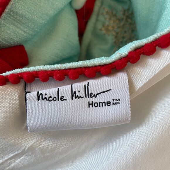 Nicole Miller 50in Gingerbread House Christmas Tree Skirt Embroidered New - Picture 11 of 16